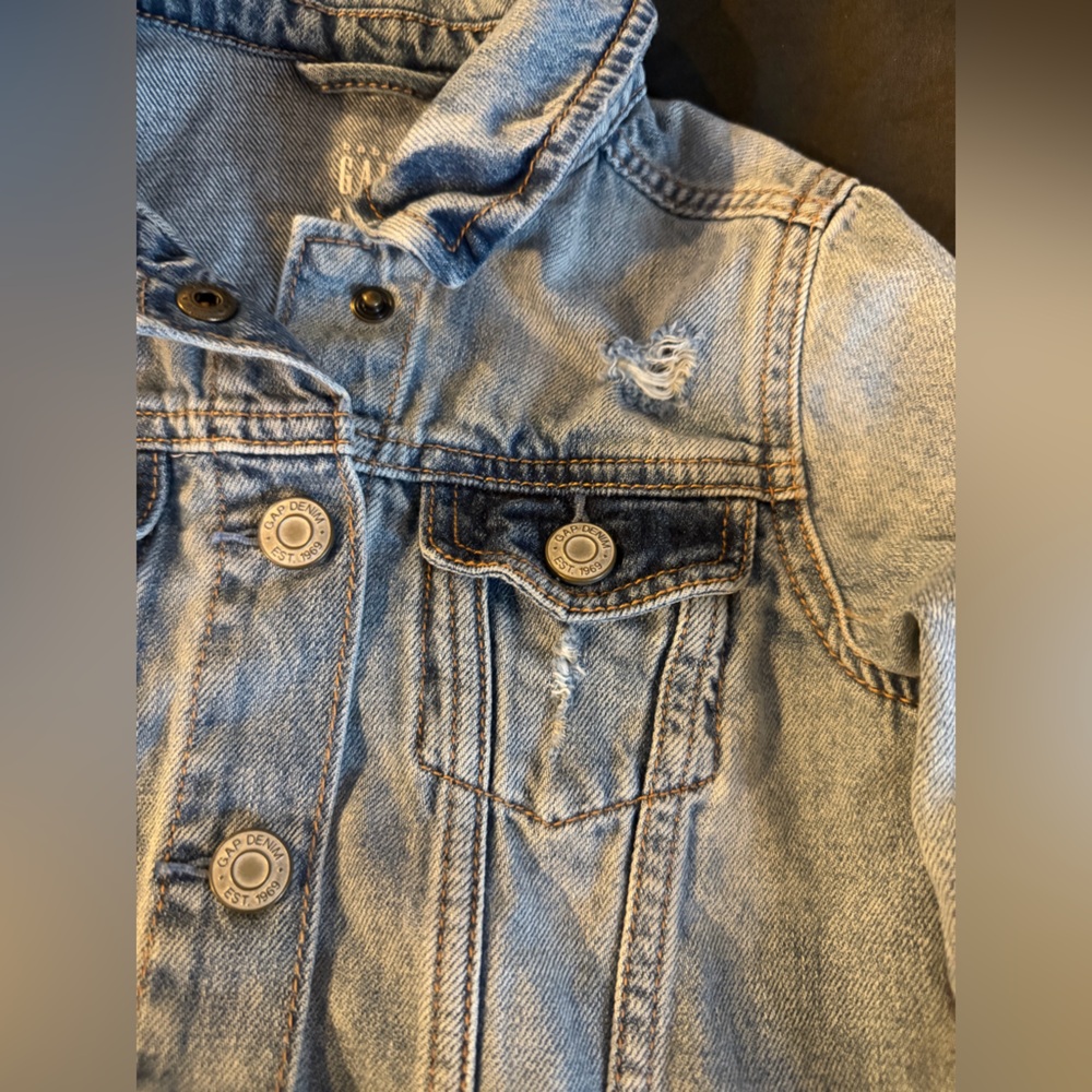 GAP Classic Distressed Denim Jacket Size 4T - Picture 2 of 5
